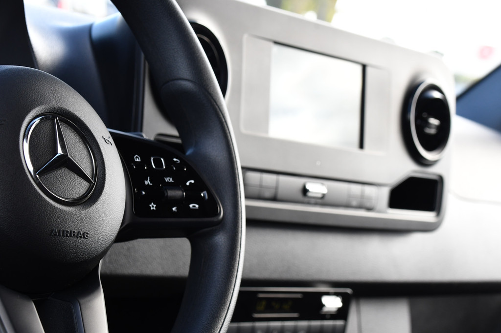 Mercedes-Benz Sprinter 315 1.9 CDI L2H1 FWD Black Edition DEMO! Cruise, Carplay, multimedia, Automaat, 150pk, 3 Zits, Uniek! 15