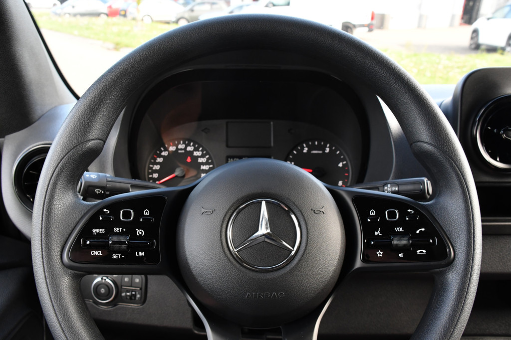 Mercedes-Benz Sprinter 315 1.9 CDI L2H1 FWD Black Edition DEMO! Cruise, Carplay, multimedia, Automaat, 150pk, 3 Zits, Uniek! 16