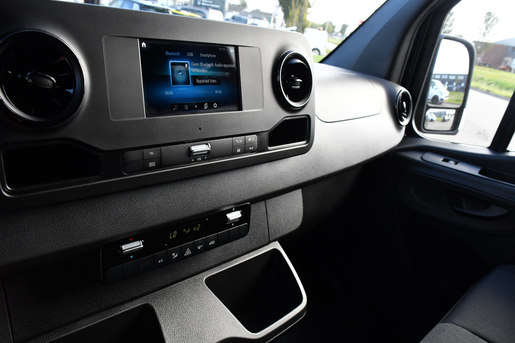 Mercedes-Benz Sprinter 315 1.9 CDI L2H1 FWD Black Edition DEMO! Cruise, Carplay, multimedia, Automaat, 150pk, 3 Zits, Uniek! 18