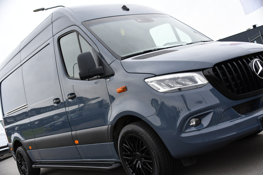 Mercedes-Benz Sprinter 315 1.9 CDI L2H2 AMG Edition Adaptieve Cruise, Camera, Carplay, 150pk, LED, Dodehoek, Sensoren, Multimedia, Uniek! 18