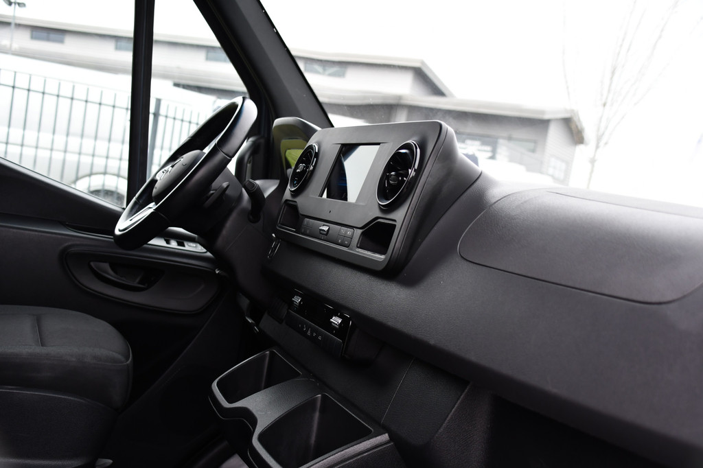 Mercedes-Benz Sprinter 315 1.9 CDI L2H2 AMG Edition Adaptieve Cruise, Camera, Carplay, 150pk, LED, Dodehoek, Sensoren, Multimedia, Uniek! 19