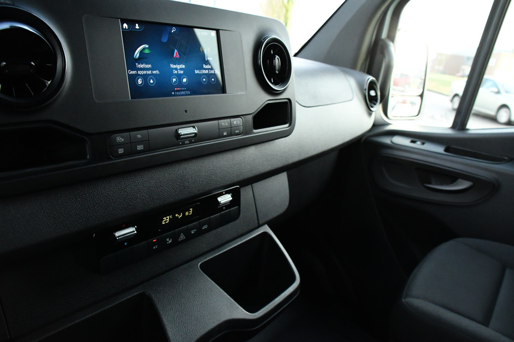 Mercedes-Benz Sprinter 315 1.9 CDI L2H2 FWD AMG Edition Adaptieve Cruise, 360 Camera, LED, Carplay, NAVI, Sensoren, Automaat, 150pk, Uniek! 19