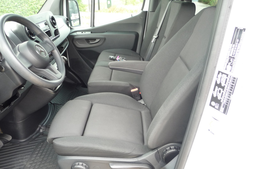 Mercedes-Benz Sprinter 315 1.9 CDI RWD DC trekhaak3.5 t , 7 zits 366 WB laadbak 2.70 m 19