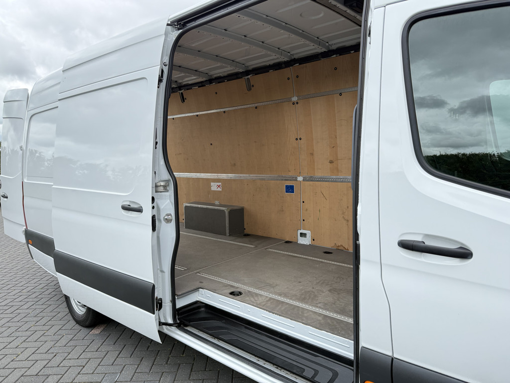 Mercedes-Benz Sprinter 315 CDI 150 PK / L3H2 / 360 CAMERA / AIRCO / CRUISE / NAVI / 3-ZITS / CARPLAY / GEVEERDE STOEL 7