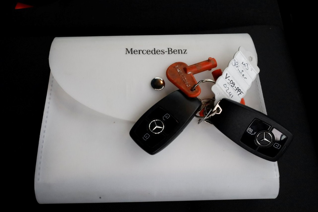 Mercedes-Benz Sprinter 315 CDI 150pk 9G Automaat Bakwagen met laadklep en zijdeur H235cm 12-2022 6