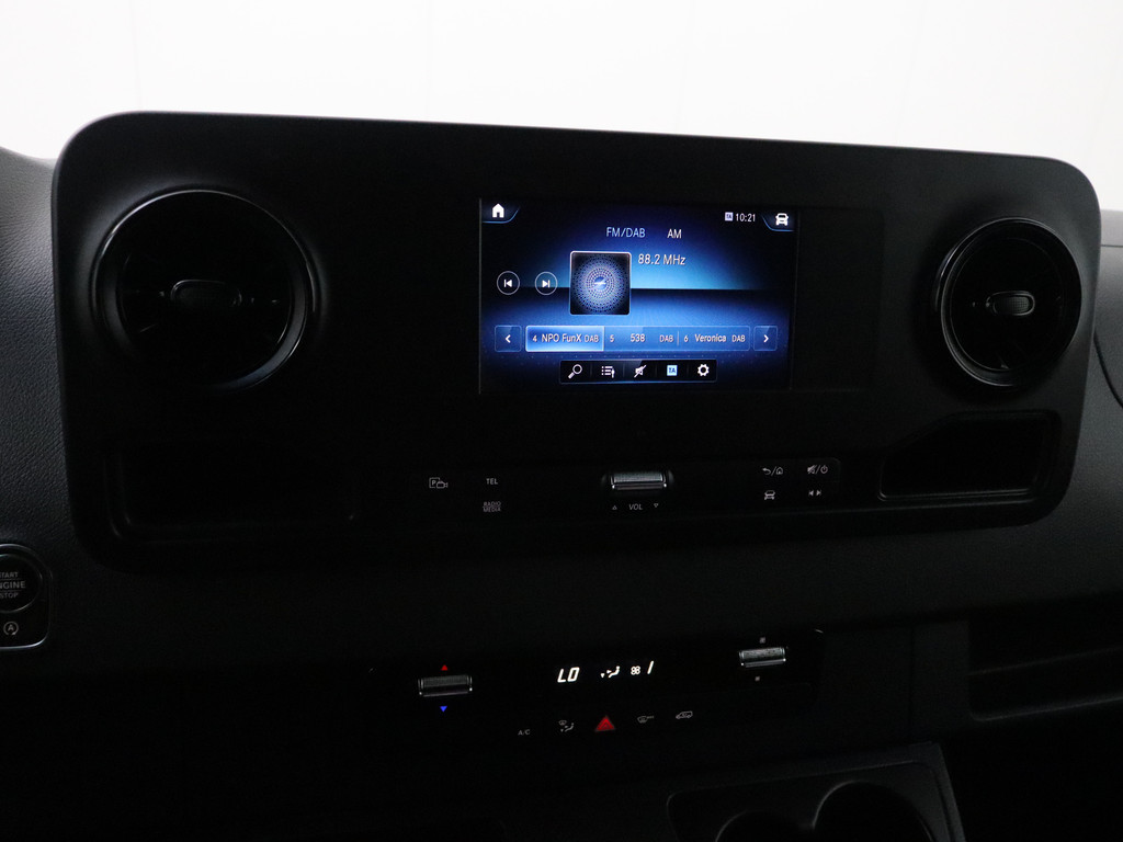 Mercedes-Benz Sprinter 315CDI 9G-Tronic Automaat L2H2 | 3500Kg Trekken | Camera | Airco | Cruise | Betimmering | 3-Persoons 18