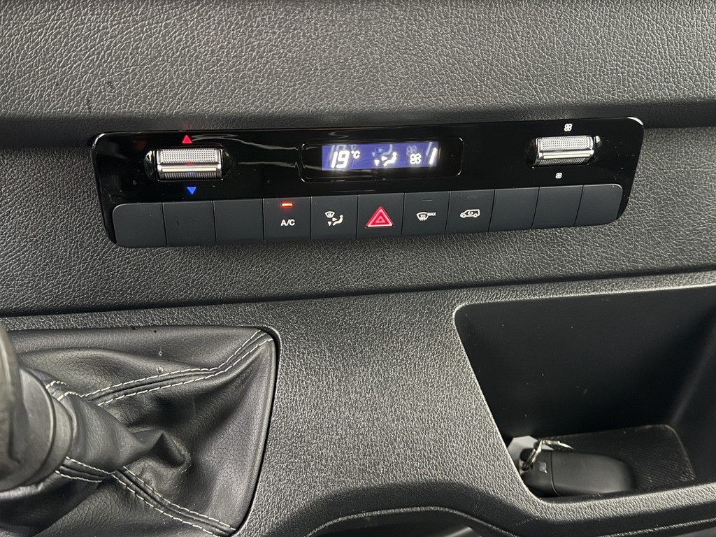 Mercedes-Benz Sprinter 315CDi L3H2 Maxi | 3500Kg Trekhaak | Mbux Multimedia | Airco | Cruise | 3-Persoons | Betimmering 17