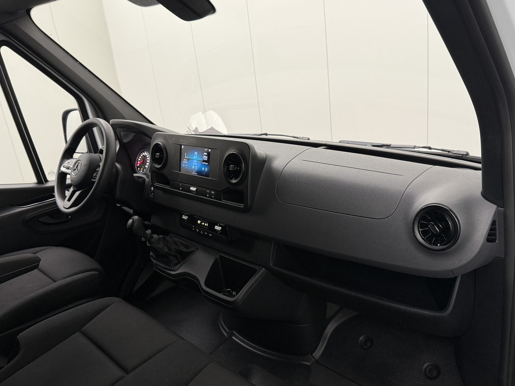 Mercedes-Benz Sprinter 315CDi L3H2 Maxi | 3500Kg Trekhaak | Mbux Multimedia | Airco | Cruise | 3-Persoons | Betimmering 21