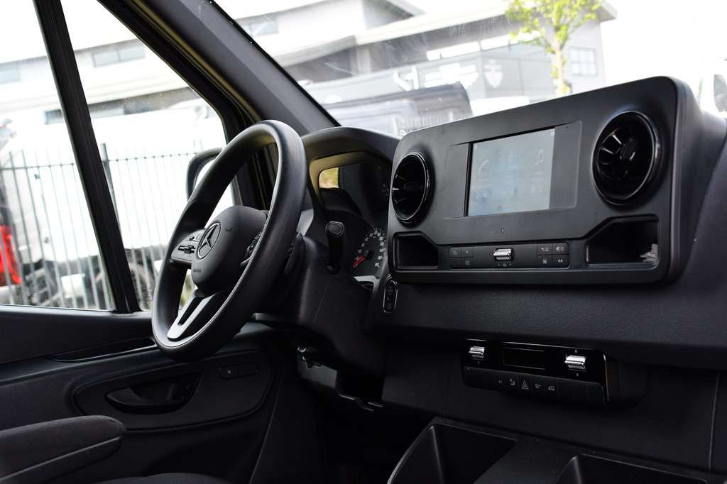 Mercedes-Benz Sprinter 316 1.9 CDI L2H2 RWD AMG Black Edition Camera, Cruise, 3500KG Trekhaak, Carplay, Automaat, 170PK, Standkachel, Multimedia, UNIEK! 13