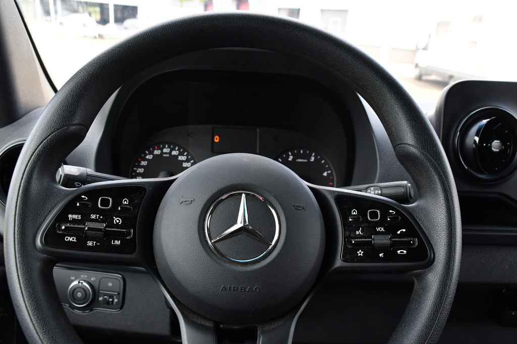 Mercedes-Benz Sprinter 316 1.9 CDI L2H2 RWD AMG Black Edition Camera, Cruise, 3500KG Trekhaak, Carplay, Automaat, 170PK, Standkachel, Multimedia, UNIEK! 17