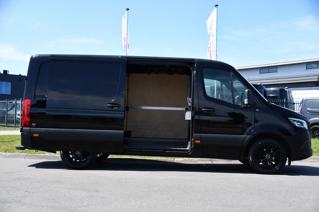 Mercedes-Benz Sprinter 316 2.2 CDI L2H1 Black Edition MARGE! Camera, Cruise, Carplay, LED, Stoelverwarming, RWD, 10,5 Mbux, Multimedia, 164pk, Sensoren, Uniek! 10