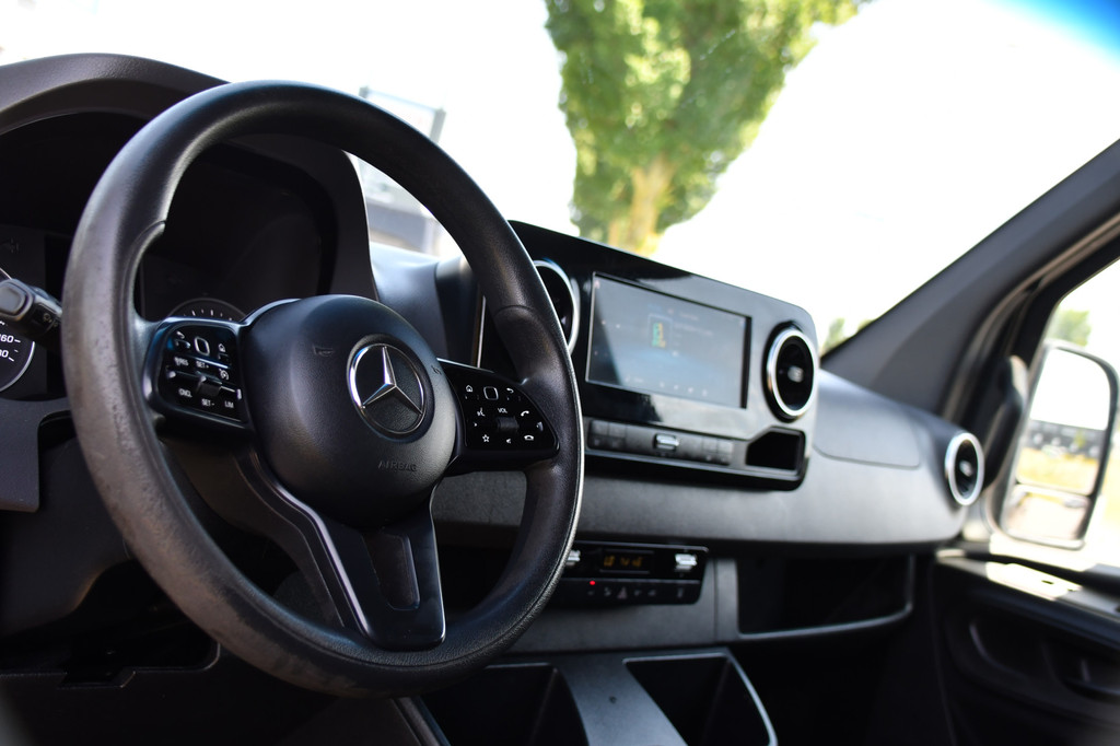 Mercedes-Benz Sprinter 316 2.2 CDI L2H1 Black Edition MARGE! Camera, Cruise, Carplay, LED, Stoelverwarming, RWD, 10,5 Mbux, Multimedia, 164pk, Sensoren, Uniek! 12