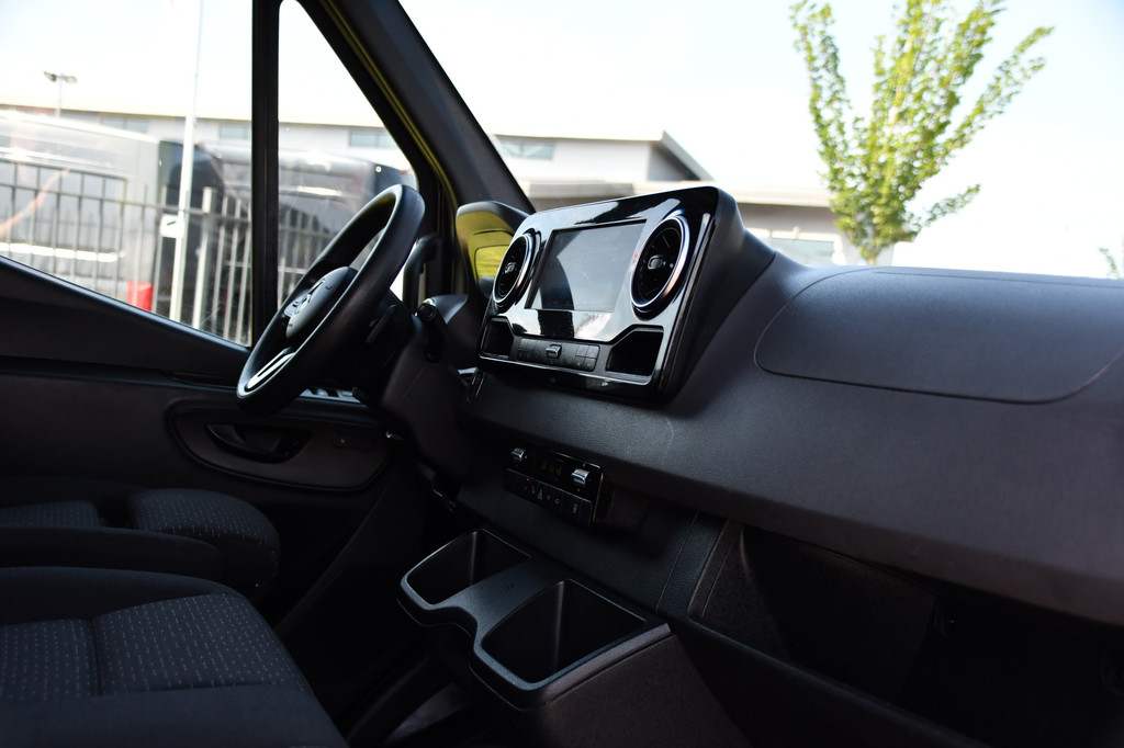 Mercedes-Benz Sprinter 316 2.2 CDI L2H1 Black Edition MARGE! Camera, Cruise, Carplay, LED, Stoelverwarming, RWD, 10,5 Mbux, Multimedia, 164pk, Sensoren, Uniek! 18