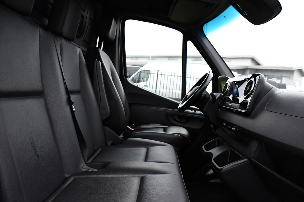 Mercedes-Benz Sprinter 316 2.2 CDI L2H2 Black Edition 360 Camera, Adaptieve Cruise, 10,5 Mbux, LED, Automaat, Leder, Stoelverwarming, Trekhaak, Uniek! 18