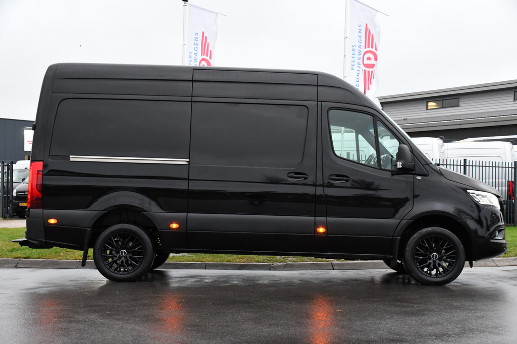 Mercedes-Benz Sprinter 316 2.2 CDI L2H2 Black Edition Adaptieve Cruise, 360 Camera, 10,5 Mbux, Automaat, LED, 164pk, Stoelverwarming, Trekhaak, Uniek! 11
