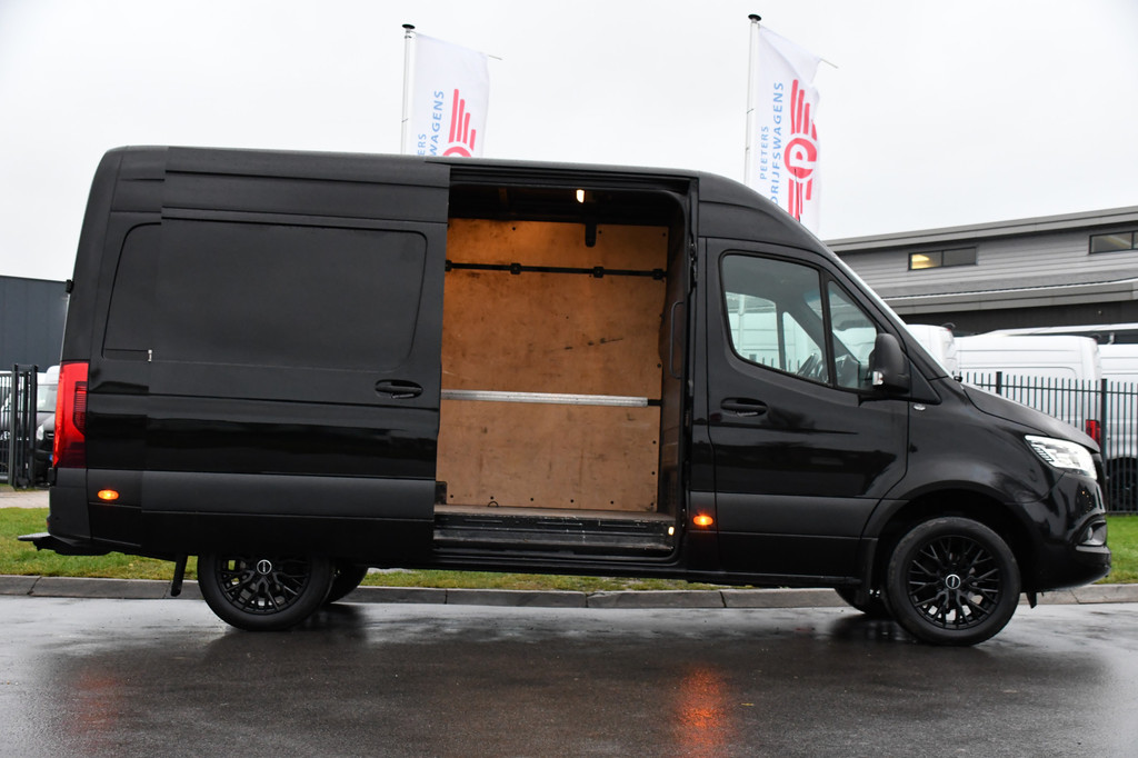 Mercedes-Benz Sprinter 316 2.2 CDI L2H2 Black Edition Adaptieve Cruise, 360 Camera, 10,5 Mbux, Automaat, LED, 164pk, Stoelverwarming, Trekhaak, Uniek! 12
