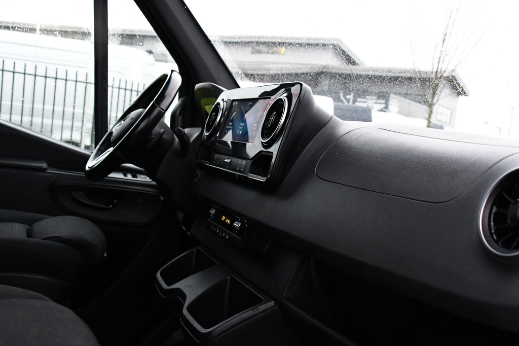 Mercedes-Benz Sprinter 316 2.2 CDI L2H2 Black Edition Adaptieve Cruise, 360 Camera, 10,5 Mbux, Automaat, LED, 164pk, Stoelverwarming, Trekhaak, Uniek! 15