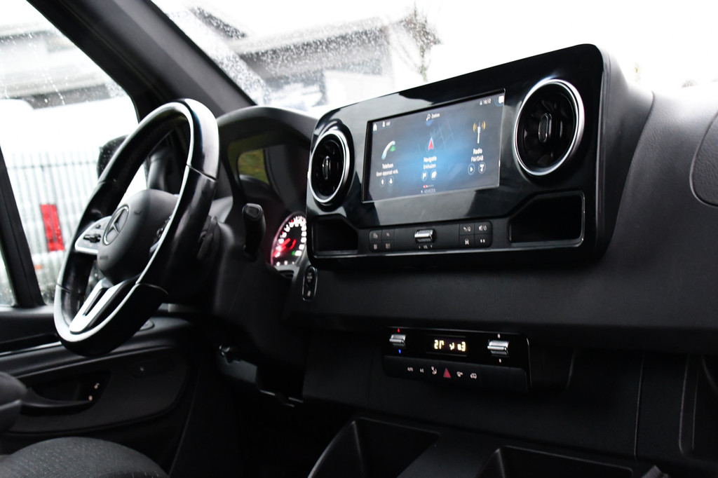 Mercedes-Benz Sprinter 316 2.2 CDI L2H2 Black Edition Adaptieve Cruise, 360 Camera, 10,5 Mbux, Automaat, LED, 164pk, Stoelverwarming, Trekhaak, Uniek! 16