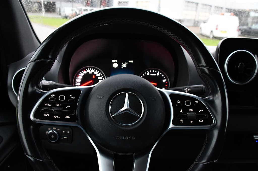 Mercedes-Benz Sprinter 316 2.2 CDI L2H2 Black Edition Adaptieve Cruise, 360 Camera, 10,5 Mbux, Automaat, LED, 164pk, Stoelverwarming, Trekhaak, Uniek! 17