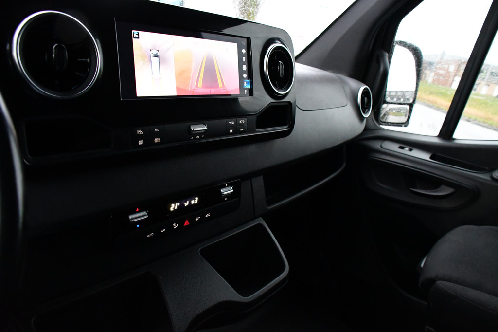 Mercedes-Benz Sprinter 316 2.2 CDI L2H2 Black Edition Adaptieve Cruise, 360 Camera, 10,5 Mbux, Automaat, LED, 164pk, Stoelverwarming, Trekhaak, Uniek! 21