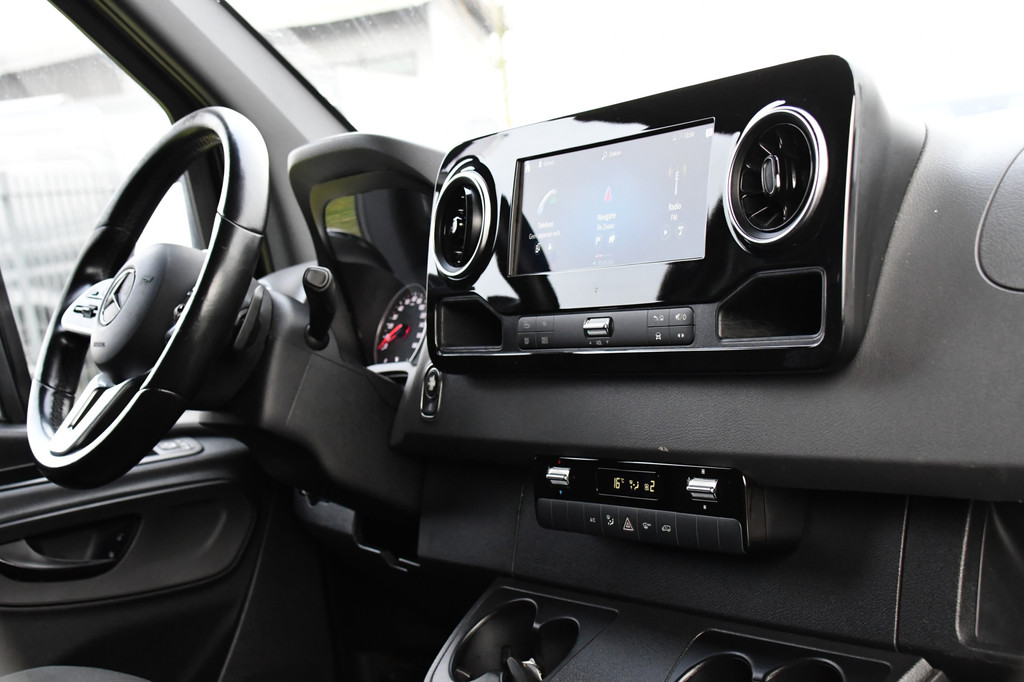 Mercedes-Benz Sprinter 316 2.2 CDI L2H2 Black Edition Camera, Cruise, Carplay, 3500kg Trekhaak, 10,5 Mbux, Automaat, 164pk, Multimedia, Uniek! 13
