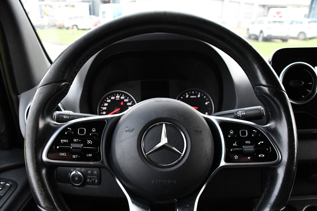 Mercedes-Benz Sprinter 316 2.2 CDI L2H2 Black Edition Camera, Cruise, Carplay, 3500kg Trekhaak, 10,5 Mbux, Automaat, 164pk, Multimedia, Uniek! 16