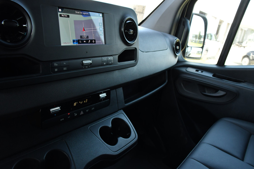 Mercedes-Benz Sprinter 316 2.2 CDI L2H2 DC Black Edition Camera, Cruise, Carplay, LED, Leder, NAVI, 164pk, Automaat, Sensoren, Trekhaak, Uniek! 18