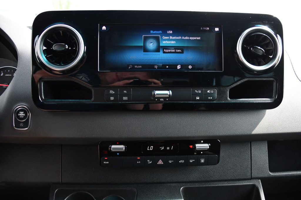 Mercedes-Benz Sprinter 316 2.2 CDI L2H2 DC PB Edition Adaptieve Cruise, Camera, Carplay, LED, 164pk, Stoelverwarming, Trekhaak, Automaat, 10,5 Mbux, Standkachel, Uniek! 20