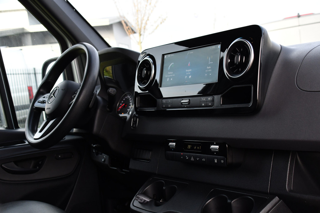 Mercedes-Benz Sprinter 316 2.2 CDI L2H2 PB Edition Full Options! 360 Camera, Cruise, LED, Carplay, Leder, 10,5 Mbux, Stoelverwarming, NAVI, Automaat, Uniek! 14