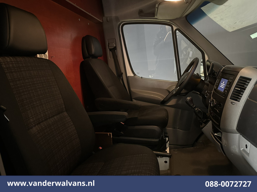 Mercedes-Benz Sprinter 316 CDI 163 pk L2H2 Euro6 Airco | Omvormer | Camera | 2800kg Trekhaak Cruisecontrol, Chauffeursstoel 9