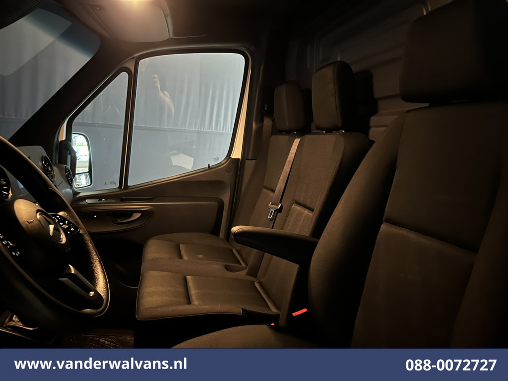 Mercedes-Benz Sprinter 316CDI 164pk L3H2 Euro6 Airco | Camera | Navigatie | Apple Carplay | Android Auto | Cruisecontrol Chauffeursstoel, Stoelverwarming, Parkeersensoren, Bijrijdersbank 18