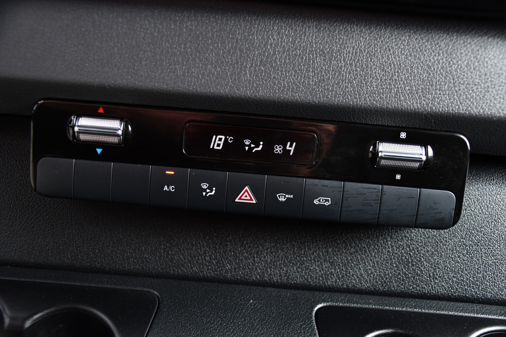 Mercedes-Benz Sprinter 316 RWD 2.2 CDI L2H2 Black Edition 360 Camera, Cruise, Carplay, Navi, Automaat, Led, 164PK, Multimedia, Uniek! 17