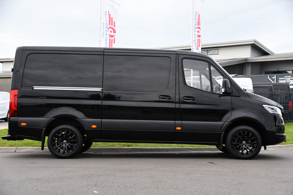 Mercedes-Benz Sprinter 317 1.9 CDI L2H1 RWD Black Edition Camera, Cruise, Carplay, 3500kg Trekhaak, 170pk, Automaat, LED, Multimedia, Stoelverwarming, UNIEK 10
