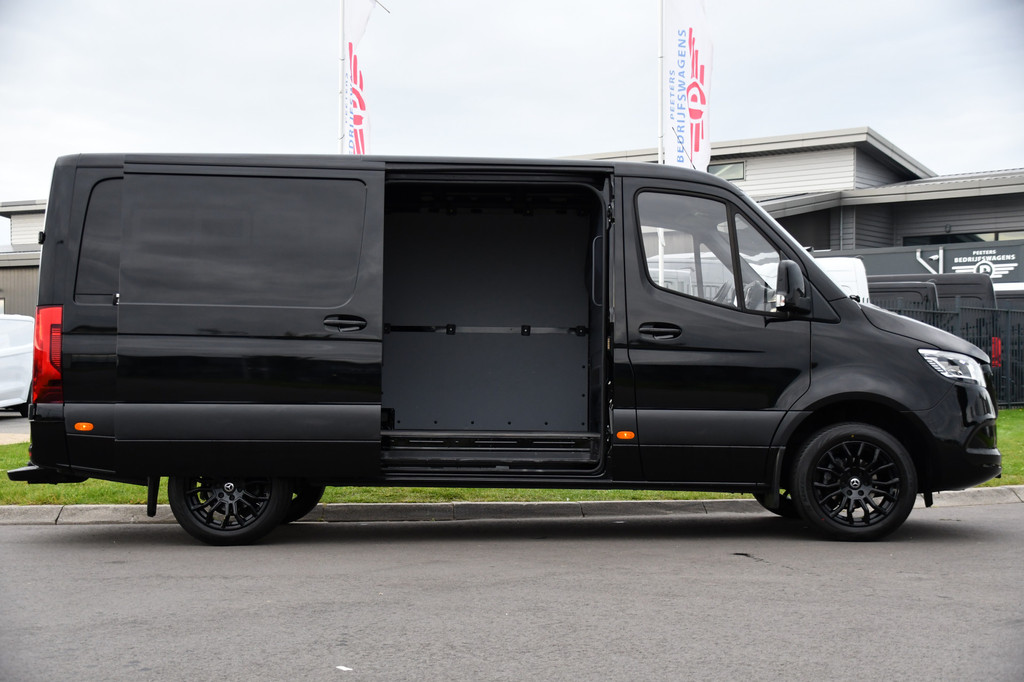 Mercedes-Benz Sprinter 317 1.9 CDI L2H1 RWD Black Edition Camera, Cruise, Carplay, 3500kg Trekhaak, 170pk, Automaat, LED, Multimedia, Stoelverwarming, UNIEK 11