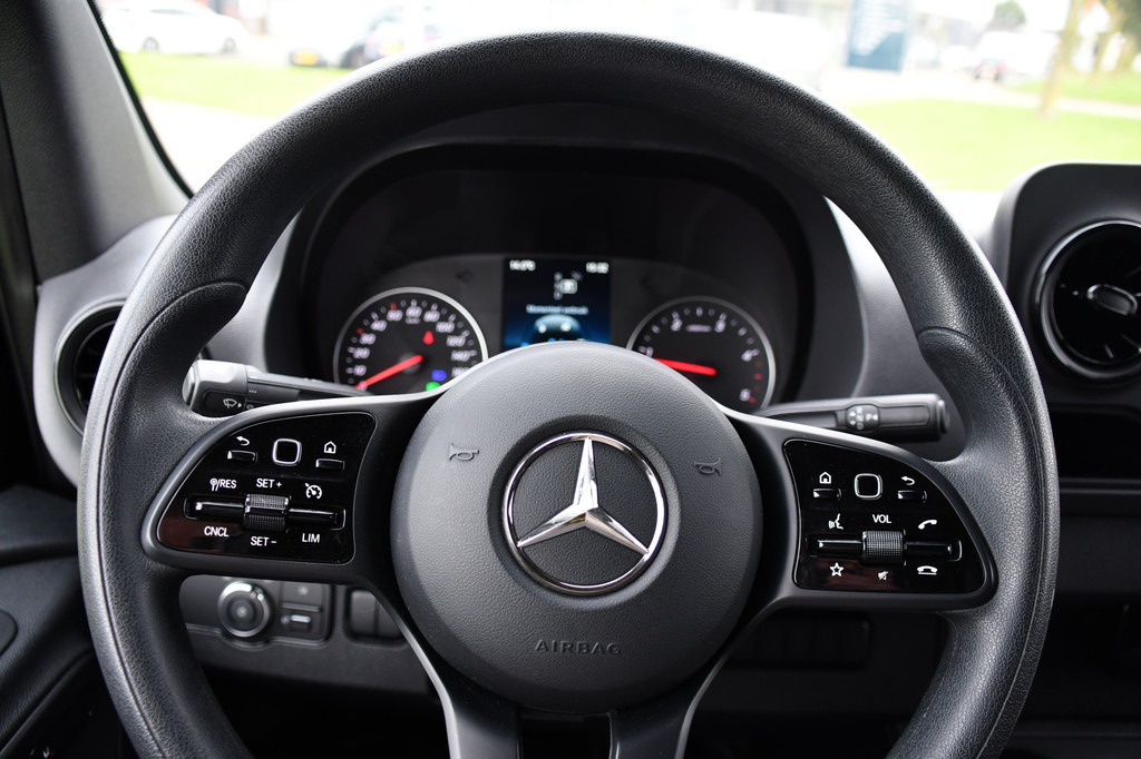 Mercedes-Benz Sprinter 317 1.9 CDI L2H1 RWD Black Edition Camera, Cruise, Carplay, 3500kg Trekhaak, 170pk, Automaat, LED, Multimedia, Stoelverwarming, UNIEK 15