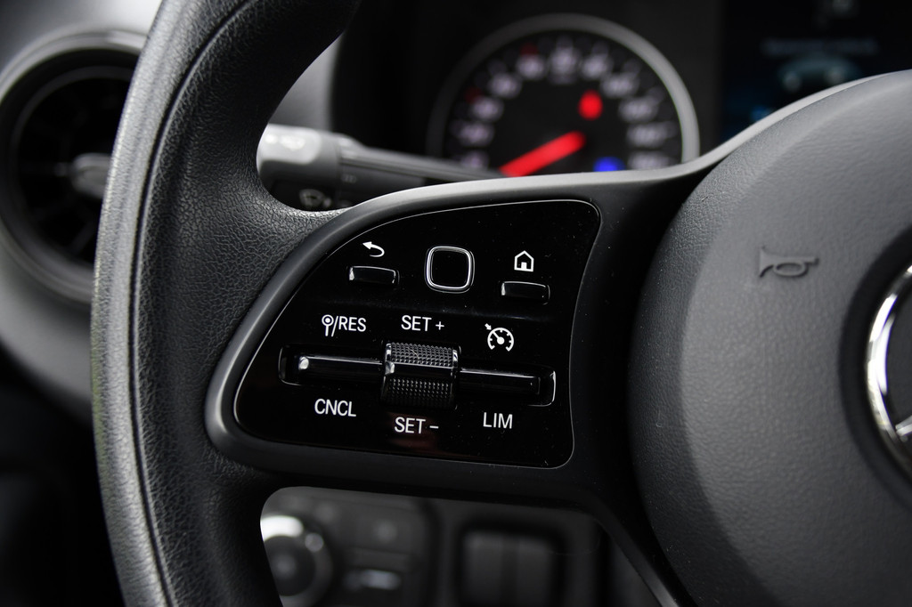 Mercedes-Benz Sprinter 317 1.9 CDI L2H1 RWD Black Edition Camera, Cruise, Carplay, 3500kg Trekhaak, 170pk, Automaat, LED, Multimedia, Stoelverwarming, UNIEK 17