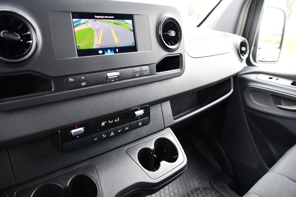 Mercedes-Benz Sprinter 317 1.9 CDI L2H1 RWD Black Edition Camera, Cruise, Carplay, 3500kg Trekhaak, 170pk, Automaat, LED, Multimedia, Stoelverwarming, UNIEK 19