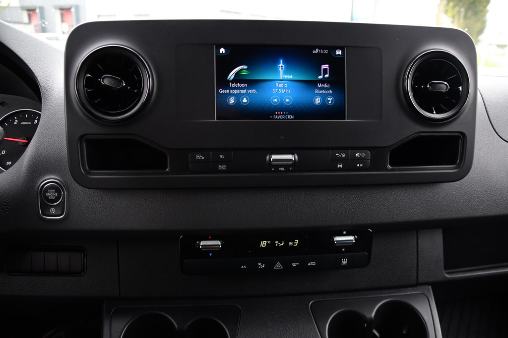 Mercedes-Benz Sprinter 317 1.9 CDI L2H1 RWD Black Edition Camera, Cruise, Carplay, 3500kg Trekhaak, 170pk, Automaat, LED, Multimedia, Stoelverwarming, UNIEK 20