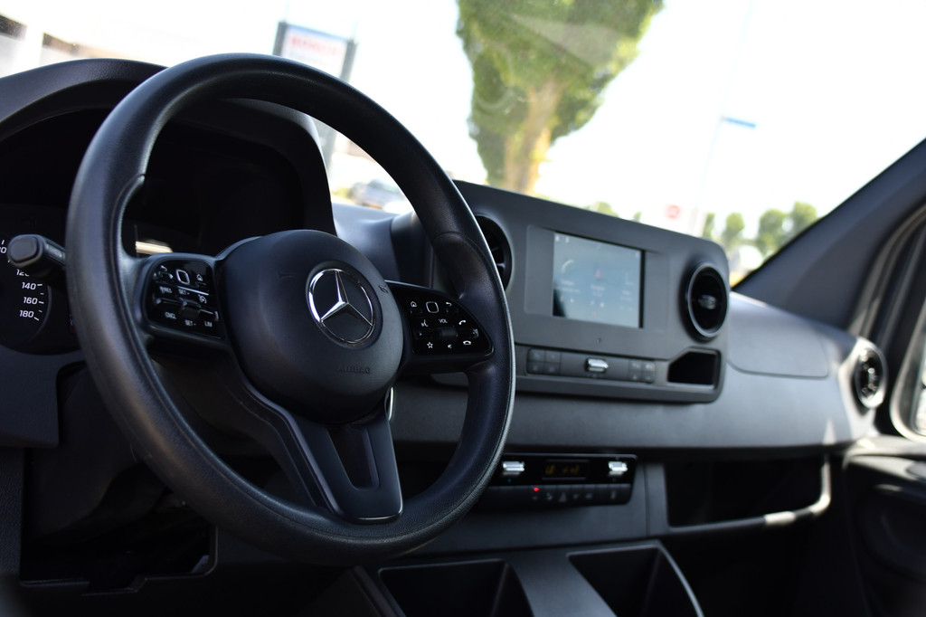 Mercedes-Benz Sprinter 317 1.9 CDI L2H2 DC PB Edition Camera, Cruise, Carplay, 170pk, LED, 3500kg Trekhaak, Automaat, Sensoren, Multimedia, Uniek! 12
