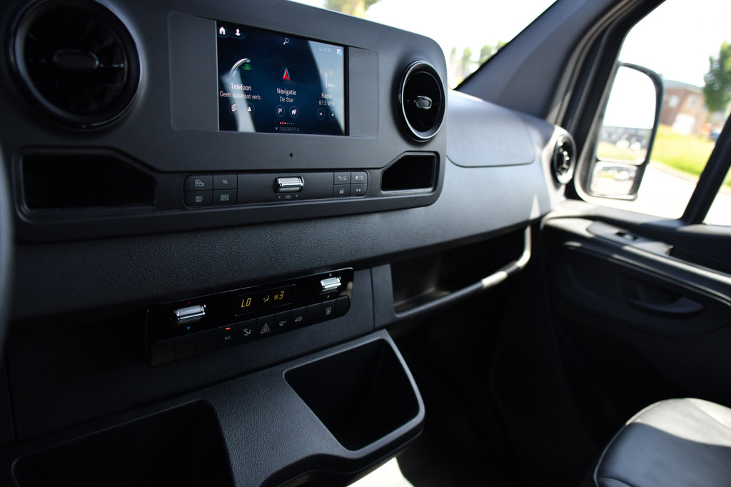 Mercedes-Benz Sprinter 317 1.9 CDI L2H2 DC PB Edition Camera, Cruise, Carplay, 170pk, LED, 3500kg Trekhaak, Automaat, Sensoren, Multimedia, Uniek! 18