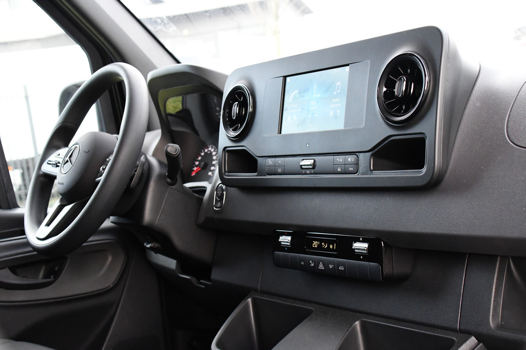 Mercedes-Benz Sprinter 317 1.9 CDI L2H2 RWD AMG Edition Camera, Cruise, Carplay, 170pk, Mistlampen, Multimedia, Automaat, Uniek! 13