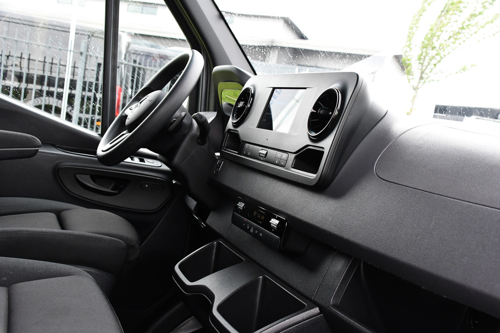 Mercedes-Benz Sprinter 317 1.9 CDI L2H2 RWD AMG Edition Camera, Cruise, LED, 3500kg Trekgewicht, Carplay, NAVI, LED, 170PK, Automaat, Sensoren, Stoelverwarming, Uniek! 13