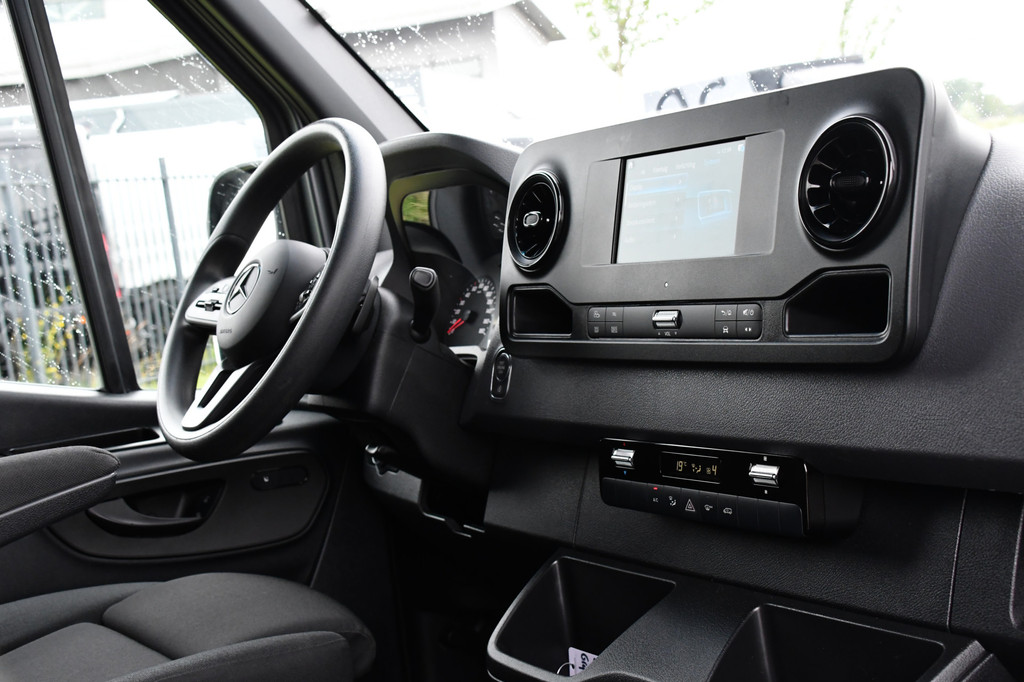 Mercedes-Benz Sprinter 317 1.9 CDI L2H2 RWD AMG Edition Camera, Cruise, LED, 3500kg Trekgewicht, Carplay, NAVI, LED, 170PK, Automaat, Sensoren, Stoelverwarming, Uniek! 14