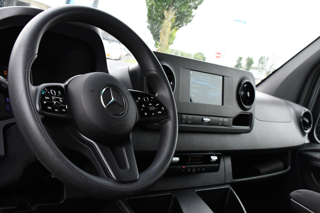 Mercedes-Benz Sprinter 317 1.9 CDI L2H2 RWD AMG Edition Camera, Cruise, LED, 3500kg Trekgewicht, Carplay, NAVI, LED, 170PK, Automaat, Sensoren, Stoelverwarming, Uniek! 17