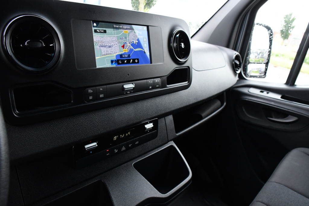 Mercedes-Benz Sprinter 317 1.9 CDI L2H2 RWD AMG Edition Camera, Cruise, LED, 3500kg Trekgewicht, Carplay, NAVI, LED, 170PK, Automaat, Sensoren, Stoelverwarming, Uniek! 21