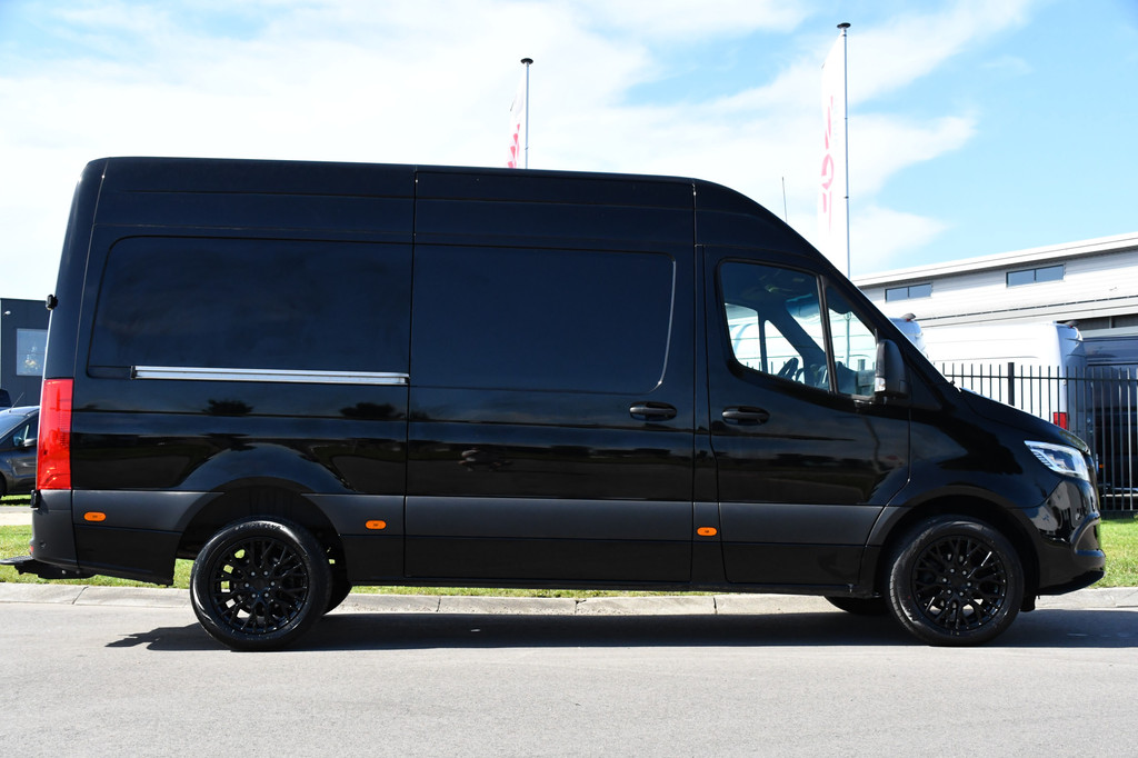 Mercedes-Benz Sprinter 317 1.9 CDI L2H2 RWD Black Edition Camera, Cruise, Carplay, LED, 170pk, Automaat, 3500kg Trekhaak, Stoelverwarming, Mbux, Uniek! 10