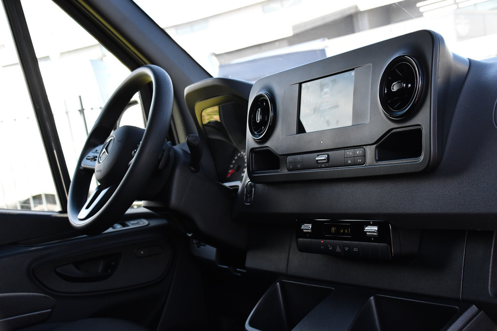 Mercedes-Benz Sprinter 317 1.9 CDI L2H2 RWD Black Edition Camera, Cruise, Carplay, LED, 170pk, Automaat, 3500kg Trekhaak, Stoelverwarming, Mbux, Uniek! 13