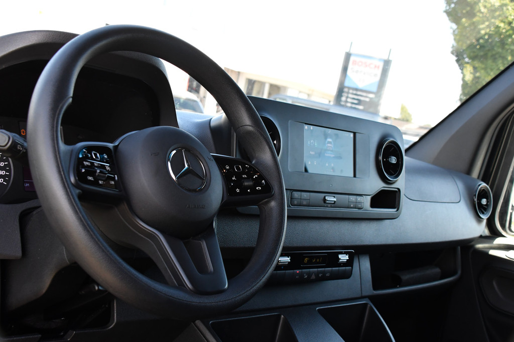 Mercedes-Benz Sprinter 317 1.9 CDI L2H2 RWD Black Edition Camera, Cruise, Carplay, LED, 170pk, Automaat, 3500kg Trekhaak, Stoelverwarming, Mbux, Uniek! 14