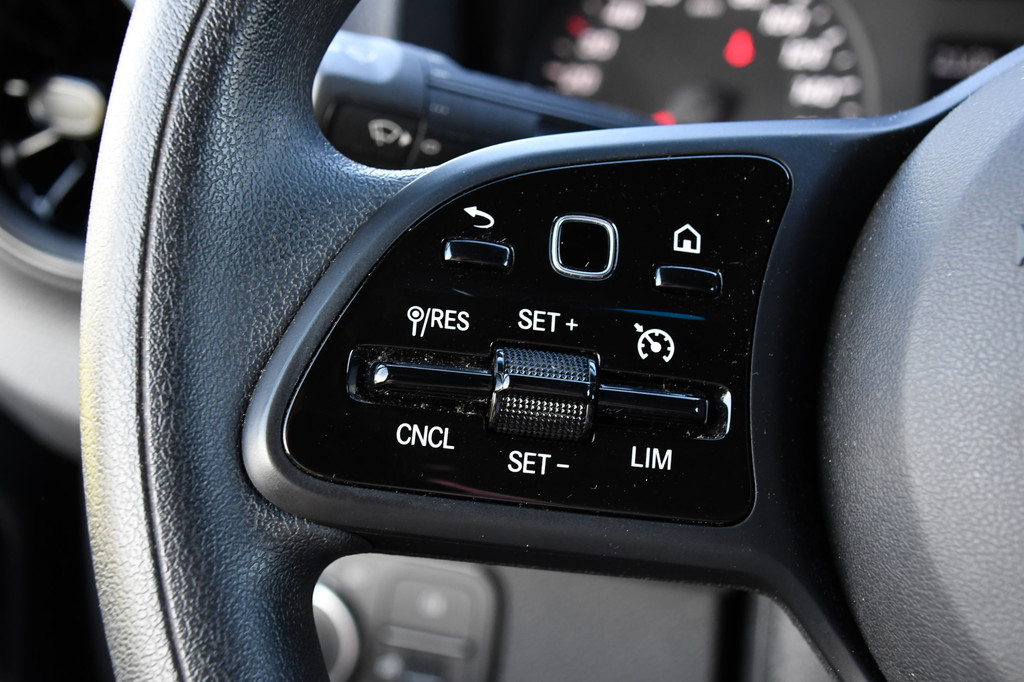 Mercedes-Benz Sprinter 317 1.9 CDI L2H2 RWD Black Edition Camera, Cruise, Carplay, LED, 170pk, Automaat, 3500kg Trekhaak, Stoelverwarming, Mbux, Uniek! 17