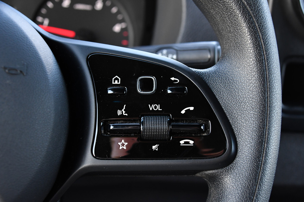 Mercedes-Benz Sprinter 317 1.9 CDI L2H2 RWD Black Edition Camera, Cruise, Carplay, LED, 170pk, Automaat, 3500kg Trekhaak, Stoelverwarming, Mbux, Uniek! 18